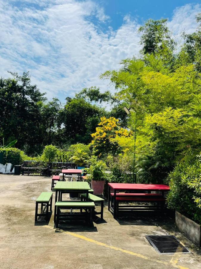Baan Sri Family Otel Kabin Buri Dış mekan fotoğraf
