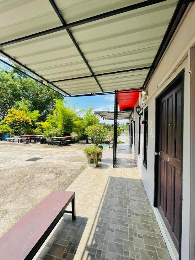 Baan Sri Family Otel Kabin Buri Dış mekan fotoğraf