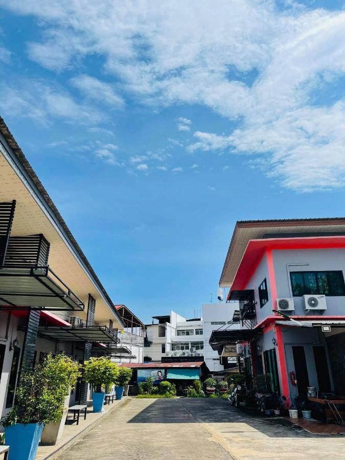 Baan Sri Family Otel Kabin Buri Dış mekan fotoğraf